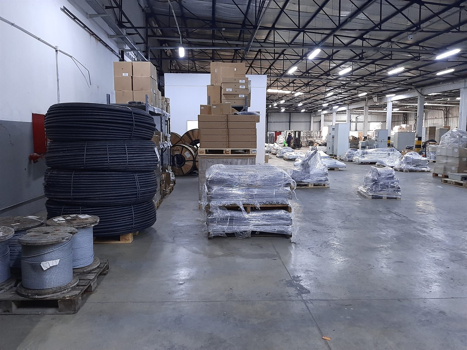 Cables y materiales técnicos embalados sobre pallets